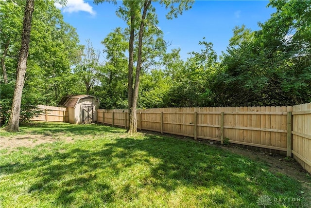 416 Bent Twig Dr, Vandalia, OH 45377 - fenced backyard with a shed