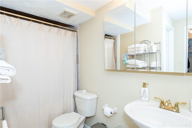 3917 E Summit Ridge Dr, Beavercreek, OH 45430 - bathroom featuring curtained shower