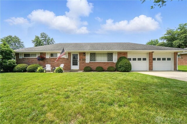 903 Meadow Ln, Lebanon, OH 45036 - ranch-style home with an attached garage, concrete driveway, and a front lawn