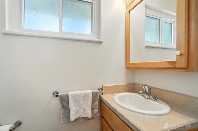 903 Meadow Ln, Lebanon, OH 45036 - bathroom featuring vanity