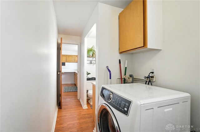 903 Meadow Ln, Lebanon, OH 45036 - laundry room featuring washer / dryer, cabinet space, and light wood-type flooring