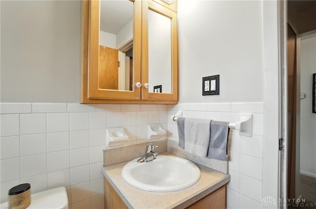 903 Meadow Ln, Lebanon, OH 45036 - bathroom featuring vanity and tile walls