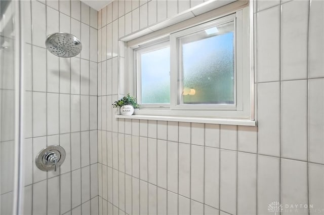 1023 Hilliard Dr, Delhi Twp, OH 45238 - bathroom with a tile shower