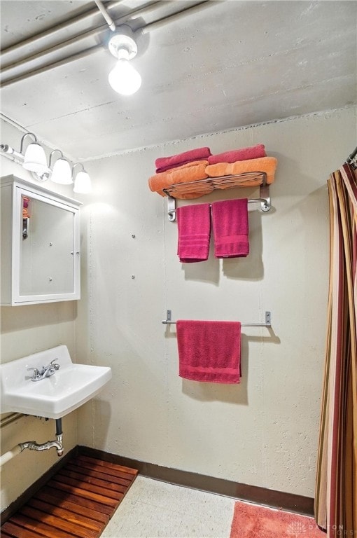 1804 Schirm Dr, Middletown, OH 45042 - bathroom featuring baseboards