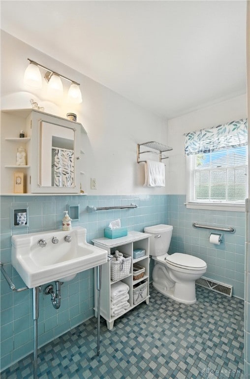 1804 Schirm Dr, Middletown, OH 45042 - bathroom featuring tile walls, wainscoting, and tile patterned flooring
