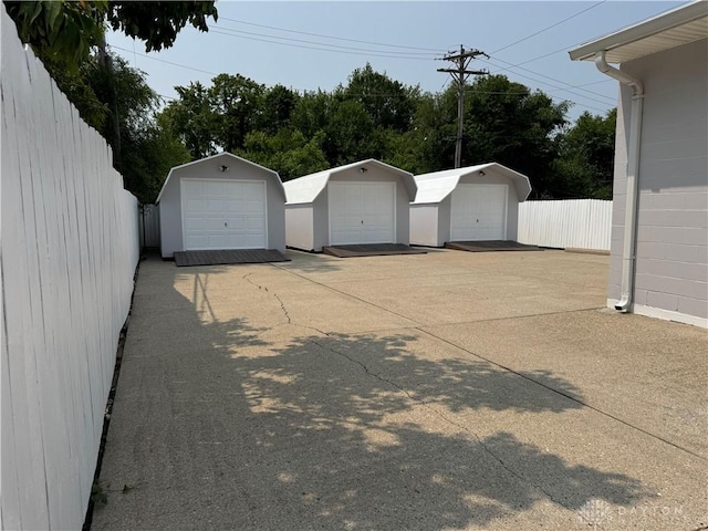 523 Newport Rd, Xenia, OH 45385 - view of garage