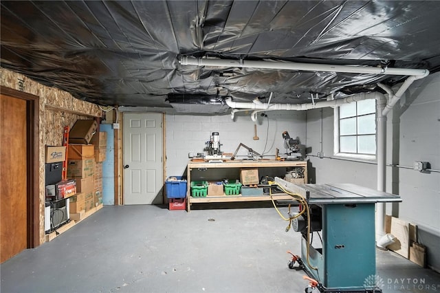 945 Oakland Dr, Beavercreek Twp, OH 45434 - basement with a workshop area