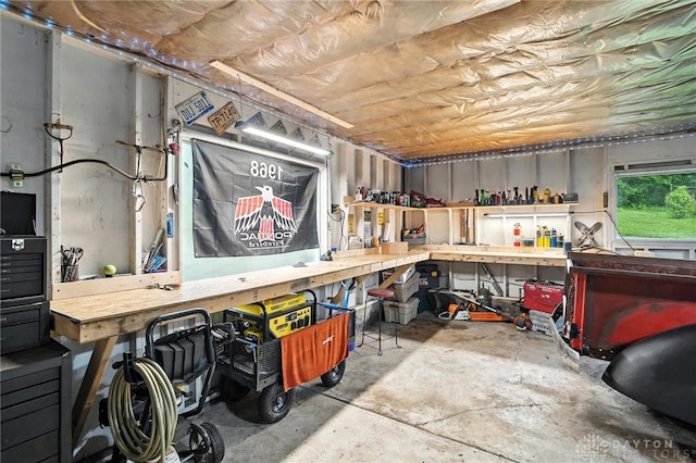 945 Oakland Dr, Beavercreek Twp, OH 45434 - below grade area featuring a workshop area