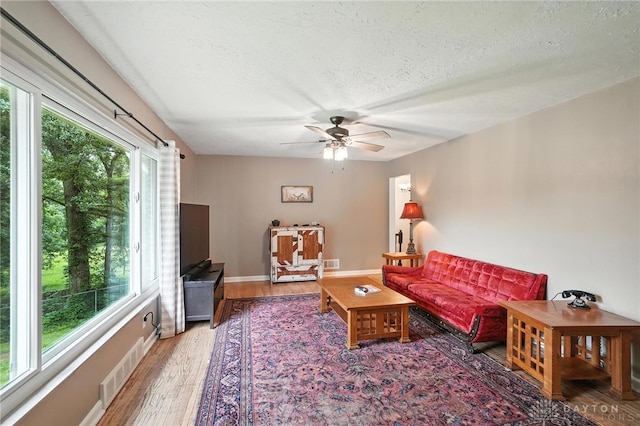 945 Oakland Dr, Beavercreek Twp, OH 45434 - living area featuring a textured ceiling, wood finished floors, and a ceiling fan