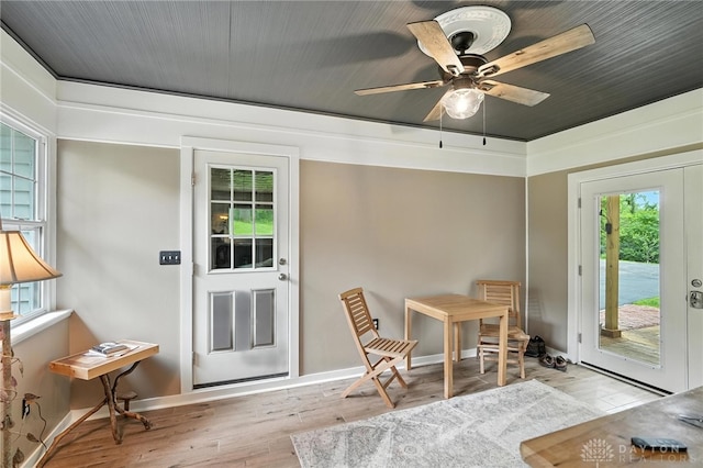 945 Oakland Dr, Beavercreek Twp, OH 45434 - dining space with wood finished floors and a ceiling fan
