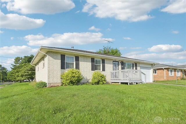 1513 Arrowhead Trl, Xenia, OH 45385 - view of front facade featuring a garage, brick siding, and a front yard