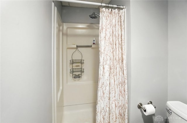 1424 Hillary Ln, Mason, OH 45040 - bathroom with a shower with curtain