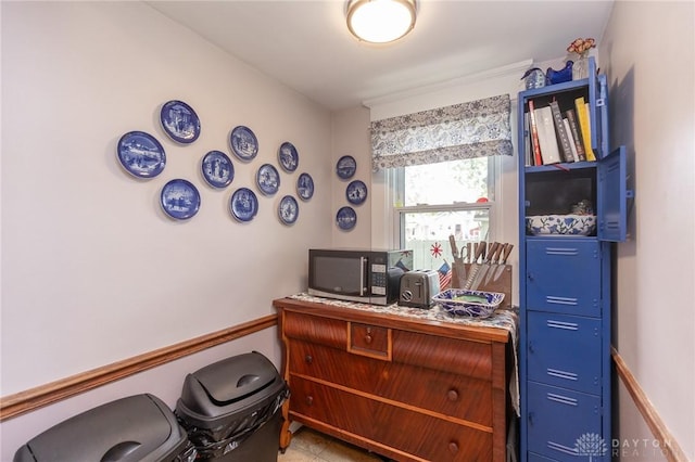 2817 Whittier Ave, Dayton, OH 45420 - office area with light tile patterned floors