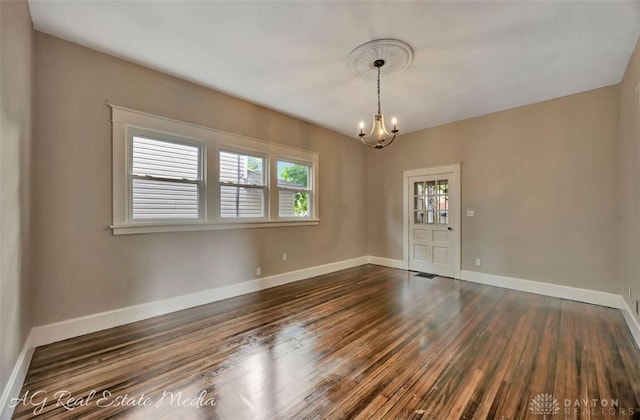200 Garfield St, Middletown, OH 45044 - spare room featuring healthy amount of natural light, dark wood-type flooring, and a chandelier