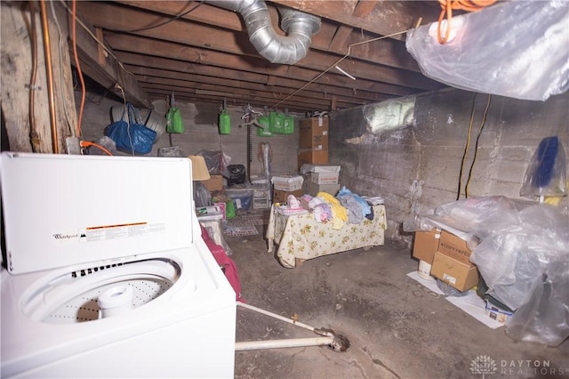 2107 Woodlawn Ave, Middletown, OH 45044 - unfinished basement featuring washer / clothes dryer