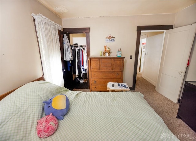 2107 Woodlawn Ave, Middletown, OH 45044 - carpeted bedroom with a closet and a walk in closet