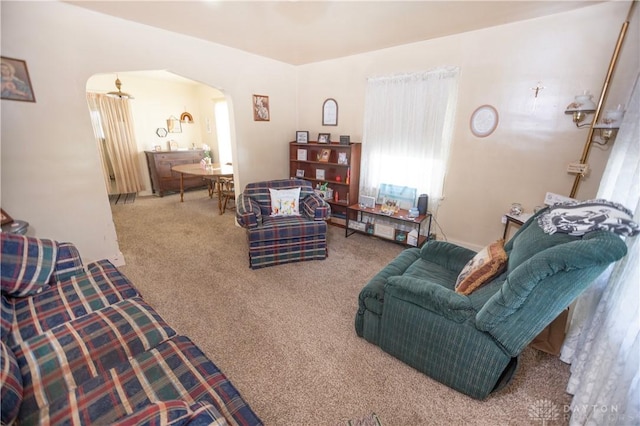 2107 Woodlawn Ave, Middletown, OH 45044 - carpeted living area featuring arched walkways