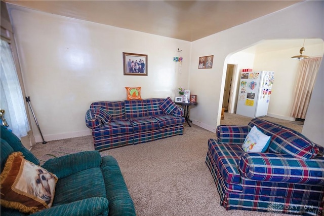 2107 Woodlawn Ave, Middletown, OH 45044 - carpeted living area with arched walkways and baseboards