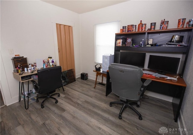 2107 Woodlawn Ave, Middletown, OH 45044 - office area with wood finished floors