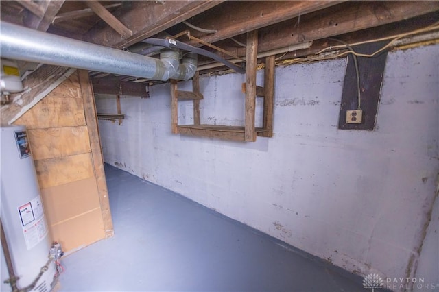 2107 Woodlawn Ave, Middletown, OH 45044 - unfinished below grade area featuring gas water heater