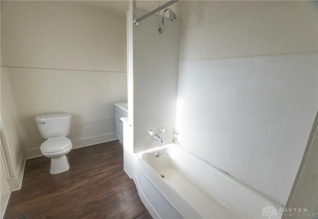 2107 Woodlawn Ave, Middletown, OH 45044 - full bathroom featuring wood finished floors and shower / washtub combination