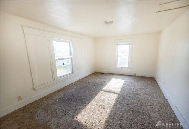 2107 Woodlawn Ave, Middletown, OH 45044 - carpeted empty room featuring baseboards