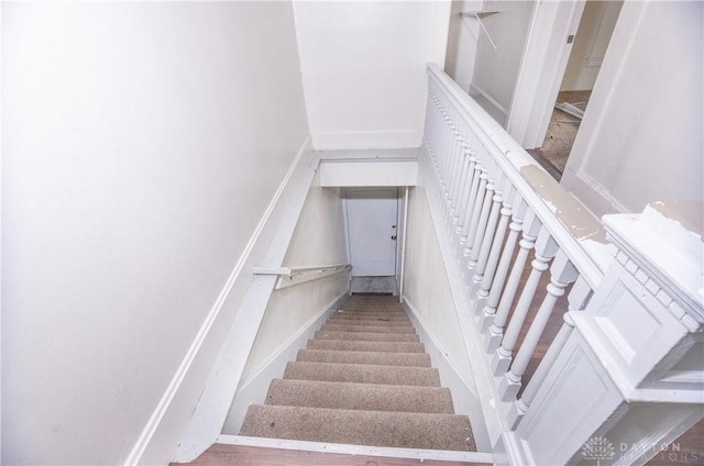 2107 Woodlawn Ave, Middletown, OH 45044 - view of staircase