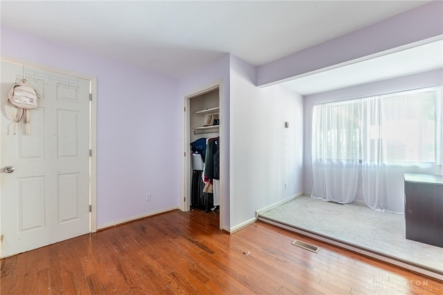 1839 Quail Hollow Rd, Washington Twp, OH 45459 - unfurnished bedroom featuring hardwood / wood-style floors and a closet