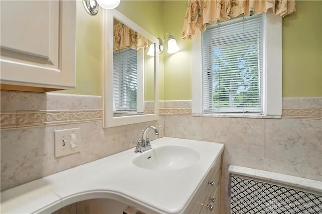 1160 Lytle Ln, Kettering, OH 45409 - bathroom featuring wainscoting, tile walls, and vanity