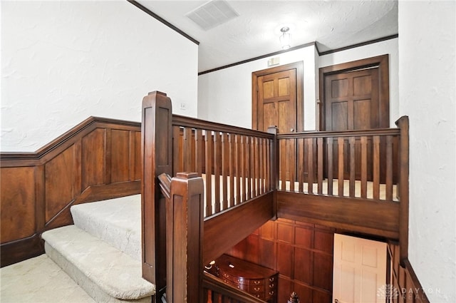 1160 Lytle Ln, Kettering, OH 45409 - stairs with a textured wall