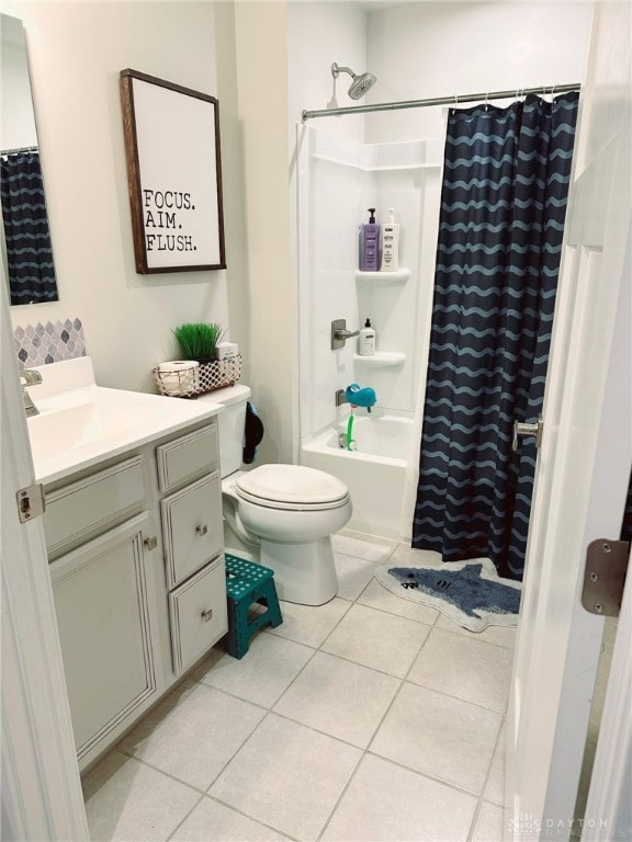 6655 Roycroft Dr, Middletown, OH 45042 - bathroom featuring vanity, shower / bath combo, and tile patterned floors