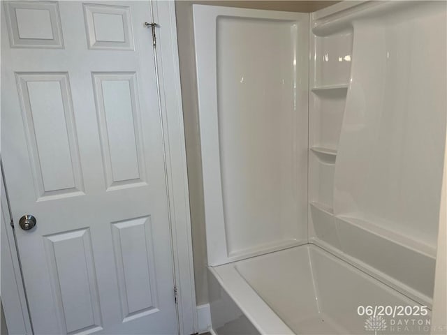 1410 Carlisle Ave, Dayton, OH 45420 - full bath with shower / bath combination