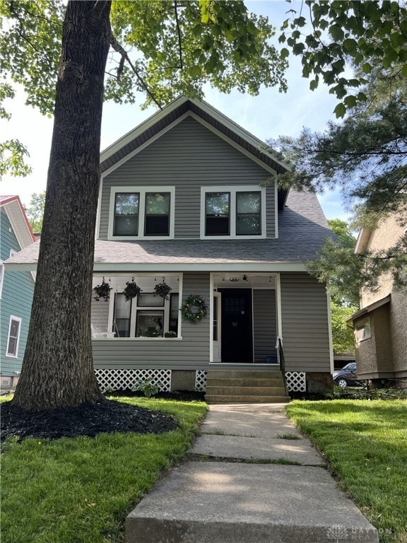 1525 Crescent Blvd, Kettering, OH 45409 - view of front of property with a front yard and entry steps