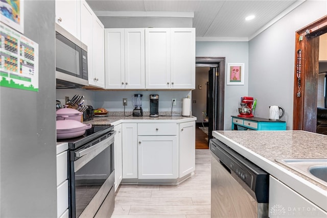1525 Crescent Blvd, Kettering, OH 45409 - kitchen featuring appliances with stainless steel finishes, light countertops, white cabinets, light wood finished floors, and recessed lighting
