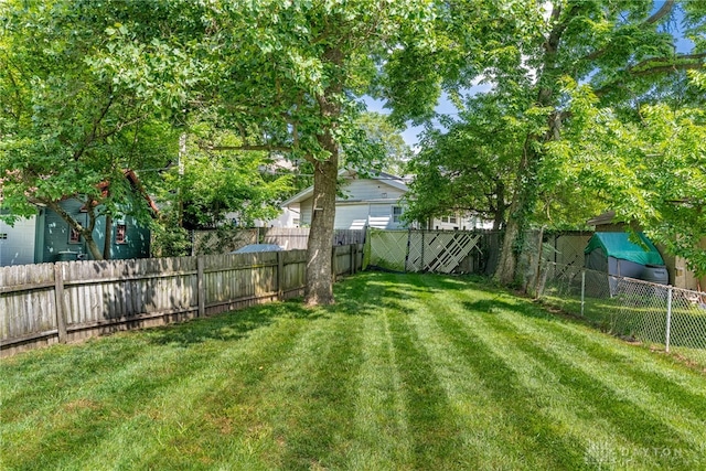 1525 Crescent Blvd, Kettering, OH 45409 - view of fenced backyard