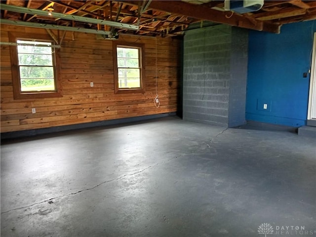 5757 S Dixie Hwy, Franklin, OH 45005 - garage featuring a garage door opener