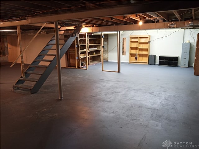 5757 S Dixie Hwy, Franklin, OH 45005 - unfinished basement featuring stairs