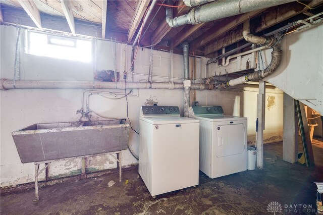 732 Central Ave, Franklin, OH 45005 - laundry room featuring washer and dryer