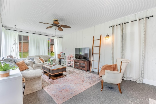 4629 Wicklow Dr, Middletown, OH 45042 - living area with ceiling fan