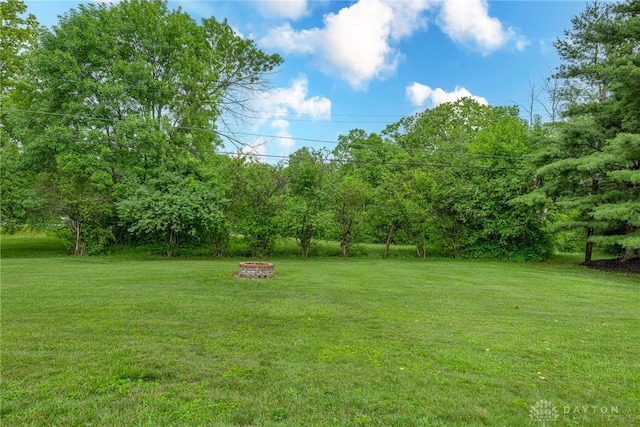 4629 Wicklow Dr, Middletown, OH 45042 - view of green lawn featuring a fire pit