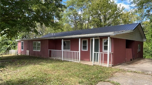 471 Camden W Elkton Rd, Camden, OH 45311 - view of front facade featuring a porch, a metal roof, and a front yard