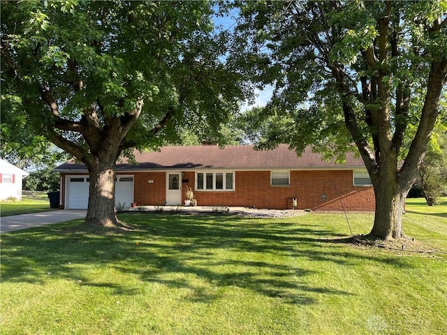 221 Royal Ln, Enon Vlg, OH 45323 - photo 1