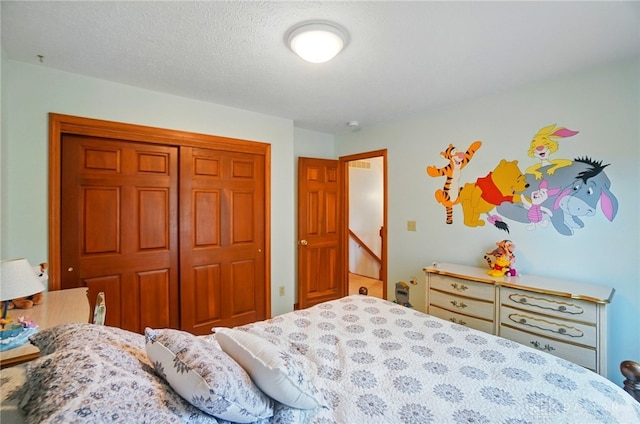 3244 N Shoemaker Rd, Lebanon, OH 45036 - bedroom featuring a closet