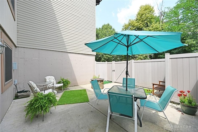 6004 Cinnamon Tree Ct, Englewood, OH 45322 - view of patio / terrace with outdoor dining space and a gate