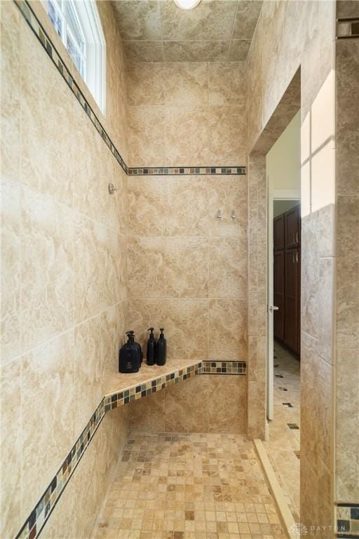 7921 Locust Grove Ct, Springboro, OH 45066 - full bath featuring tiled shower