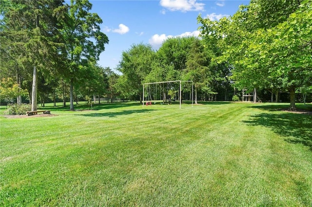 7921 Locust Grove Ct, Springboro, OH 45066 - view of property's community with a yard