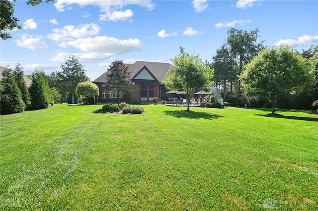7921 Locust Grove Ct, Springboro, OH 45066 - view of grassy yard