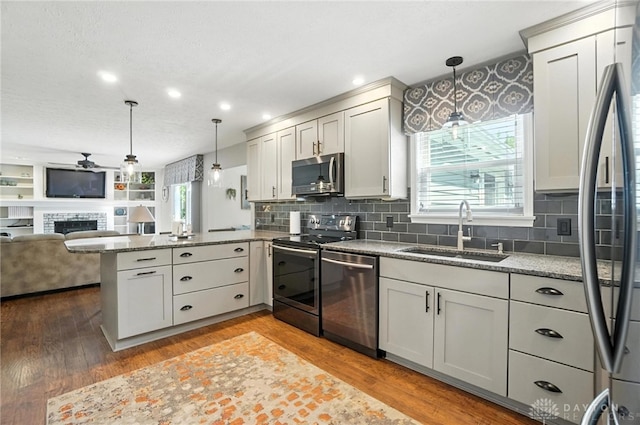 3166 Green Turtle Dr, Butler Twp, OH 45414 - kitchen with stainless steel appliances, a peninsula, open floor plan, recessed lighting, and a ceiling fan