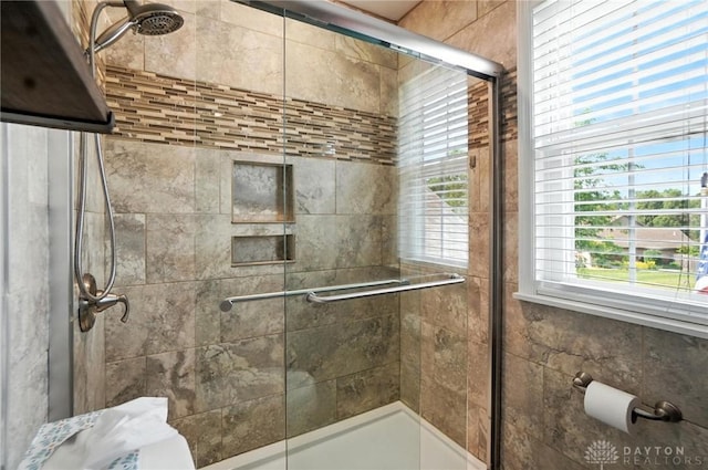 3166 Green Turtle Dr, Butler Twp, OH 45414 - bathroom with a tile shower