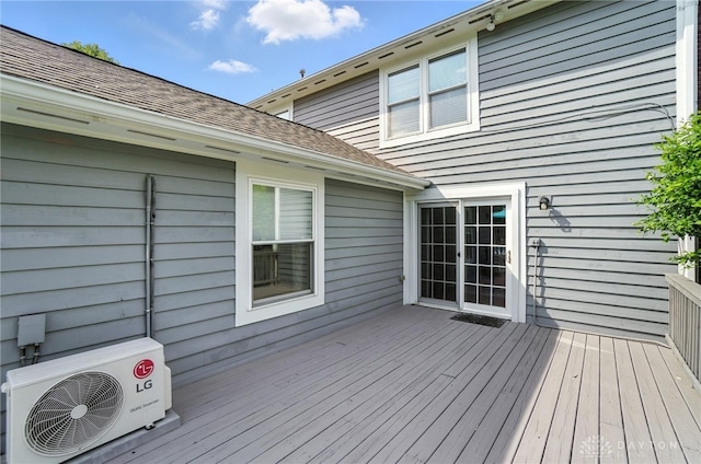 3166 Green Turtle Dr, Butler Twp, OH 45414 - view of wooden terrace